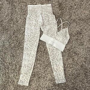 Prozis tan white cheetah set